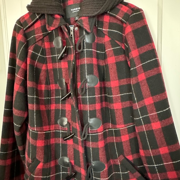 Plaid winter jacket from Torrid size 0 - Picture 2 of 4